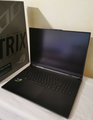 Asus ROG Strix Scar 18, 4090, i9, 32 GB RAM, 1TB