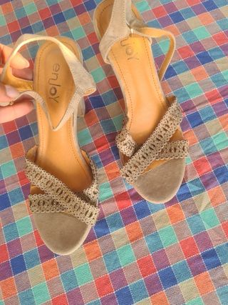 Sandali beige con plateau