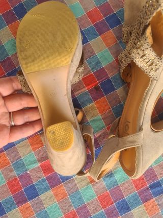 Sandali beige con plateau