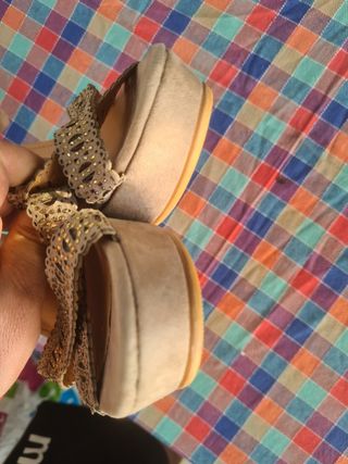 Sandali beige con plateau