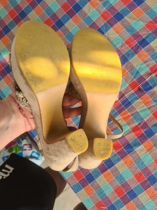 Sandali beige con plateau