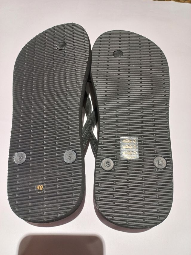 Infradito unisex Guess, n. 40