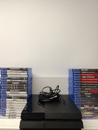 PS4 (PlayStation 4)