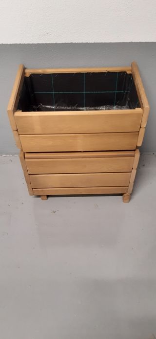 Vermicompostador de madera.
