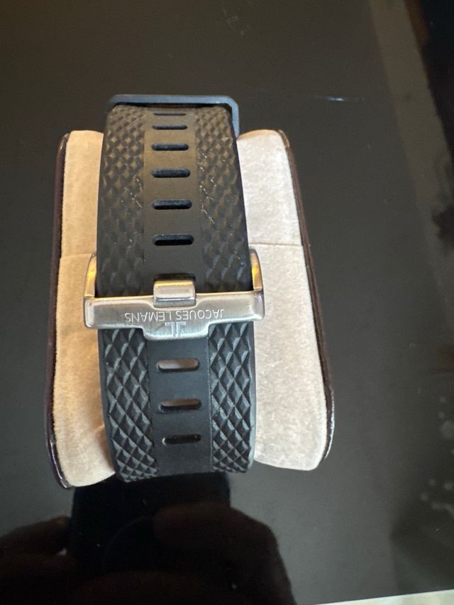 Reloj Jacques Lemans deportivo negro “SIN PILA”