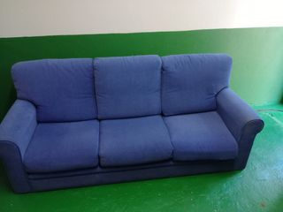 Sofá 3 plazas azul marino. Egoera onean.