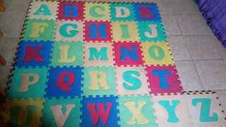 Alfombra puzzle ABC con letras extraíbles