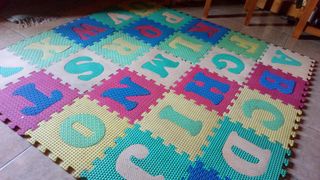 Alfombra puzzle ABC con letras extraíbles
