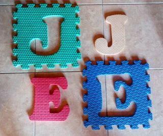 Alfombra puzzle ABC con letras extraíbles