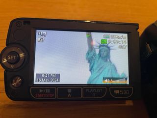 Canon Legria HF200  Regalo tripode profesional 