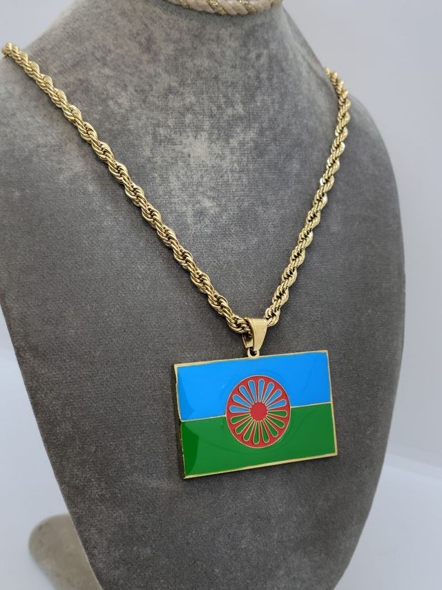 Colgante bandera gitana dorada