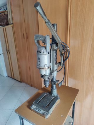 Taladro de banco antiguo