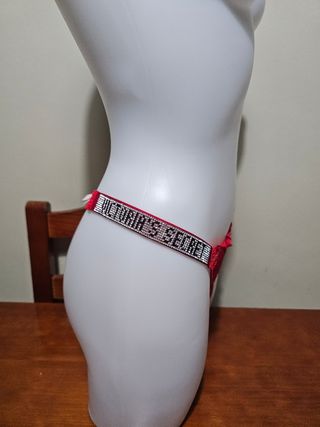 Tanga roja Victoria's Secret