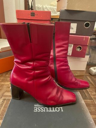 Botines altosen piel rojos. número 38