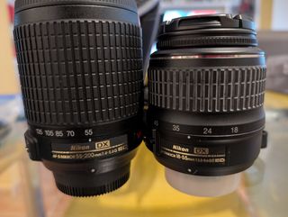 Nikon D3000 + 2 objetivos. Impecable