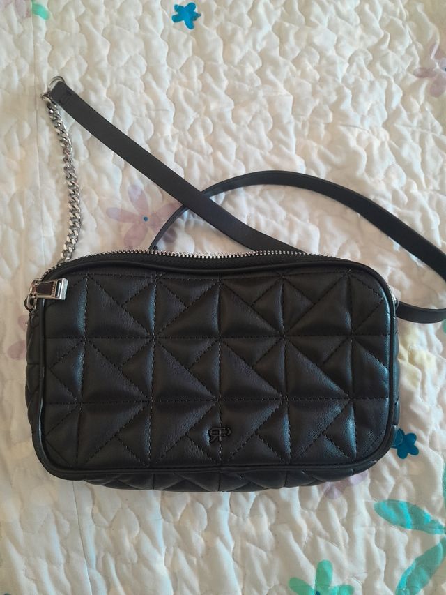 Bolso Parfois negro acolchado 21cm