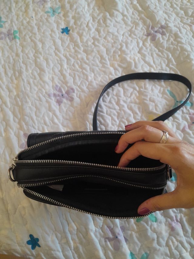 Bolso Parfois negro acolchado 21cm