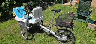 Triciclo eléctrico infantil