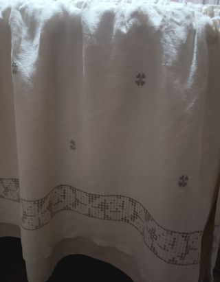 Colcha Lagartera: Lino blanco antiguo