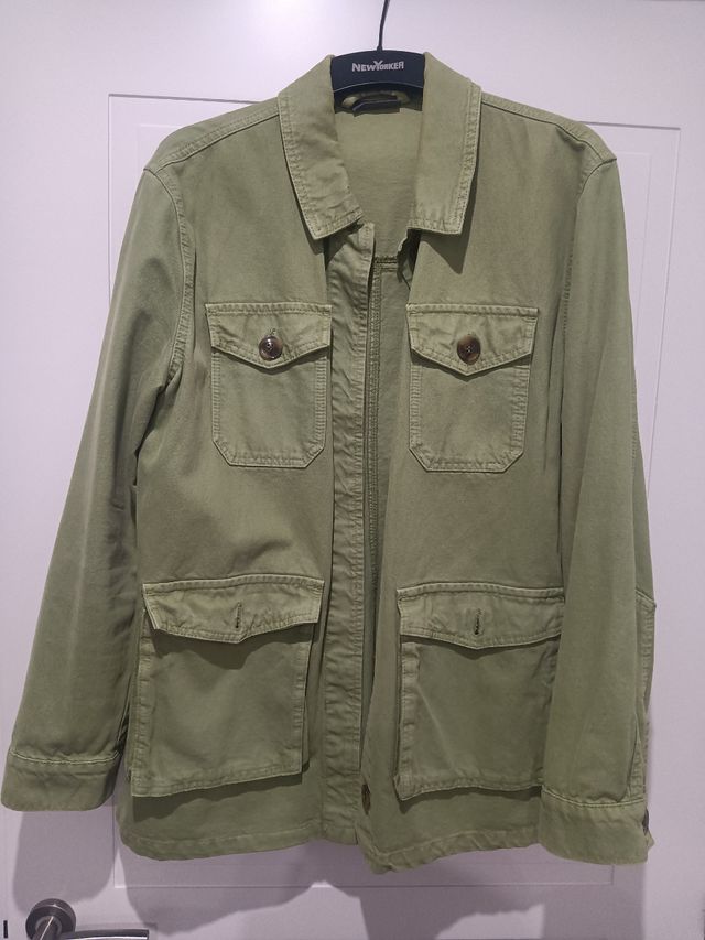 Chaqueta militar verde oliva