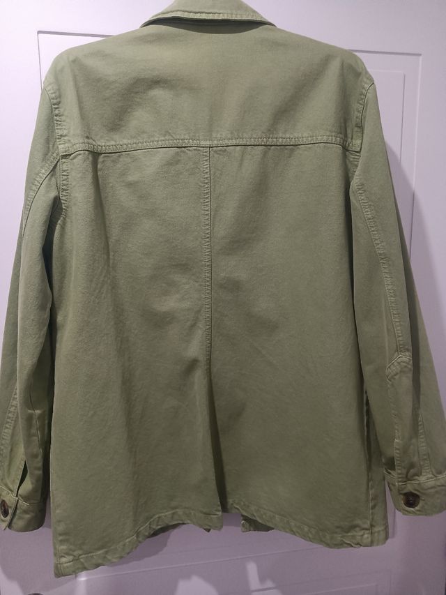 Chaqueta militar verde oliva