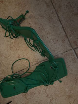 Sandalias Zara verdes tacón 36