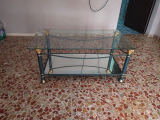 Mesa centro cristal y metal dorada