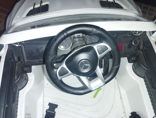 Coche eléctrico infantil Mercedes Benz