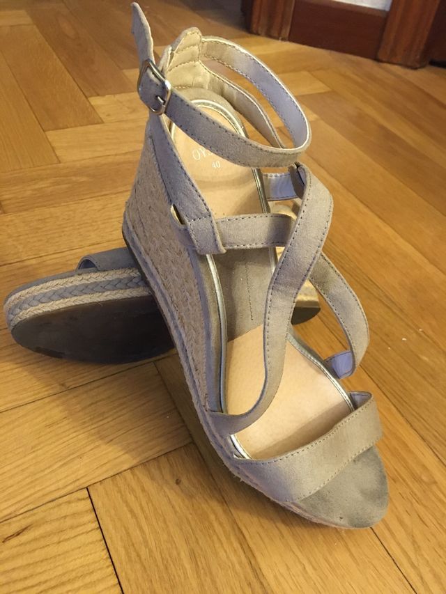 Sandalias cuña beige-gris nº40