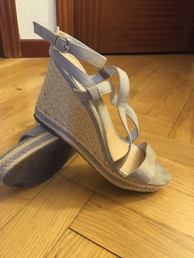 Sandalias cuña beige-gris nº40