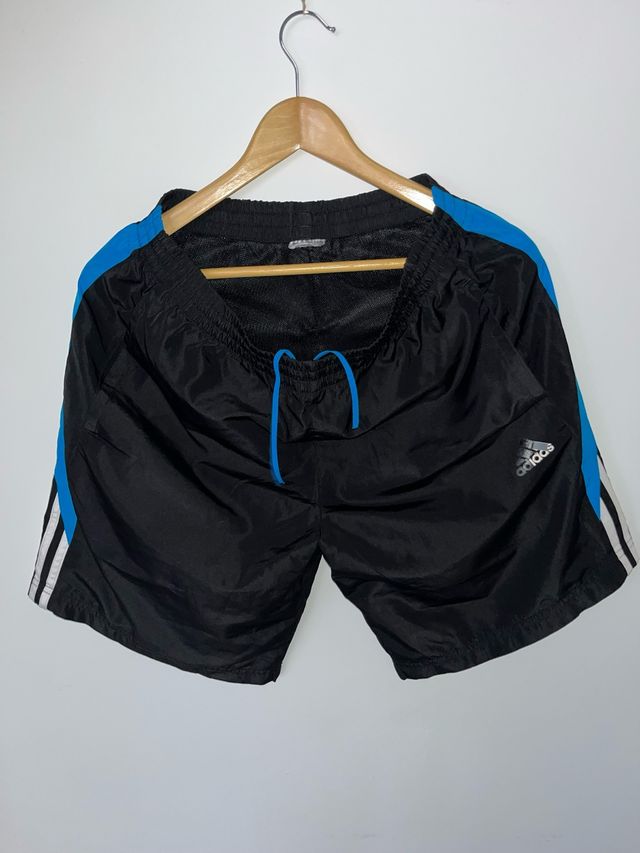 Shorts Adidas negros y azules