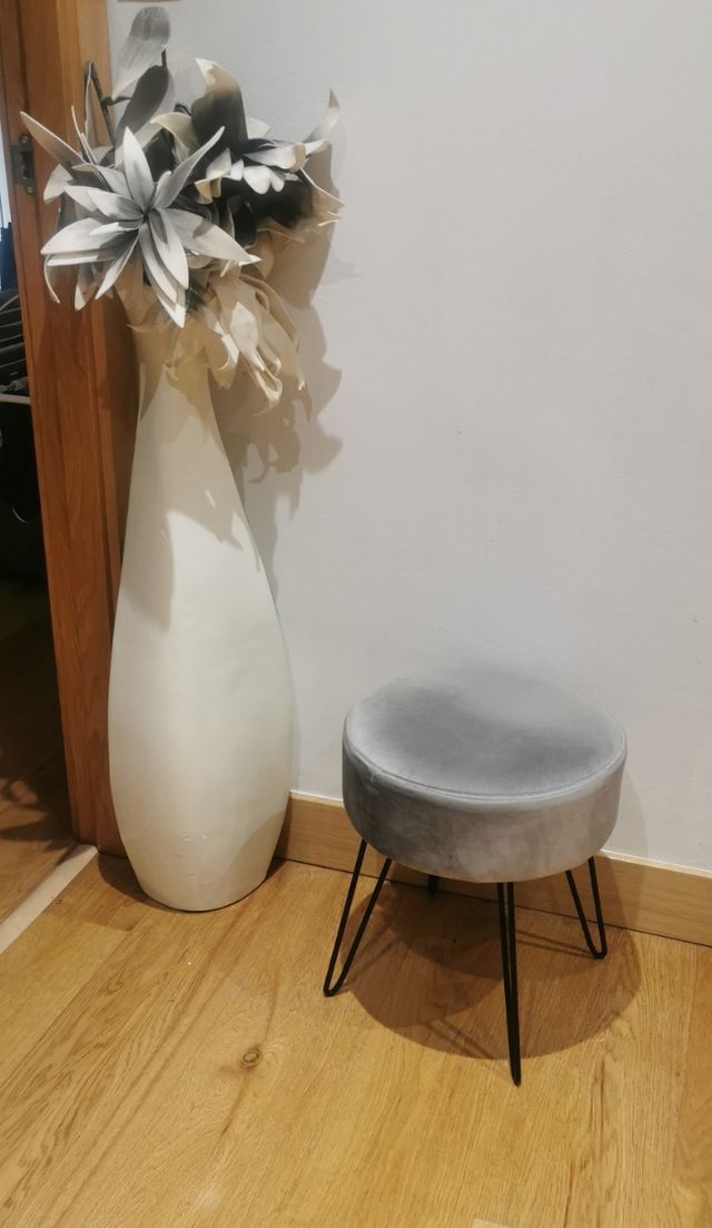 Pouf in velluto grigio