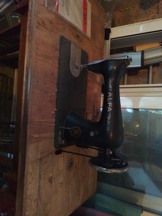 Máquina Coser Alfa Antigua