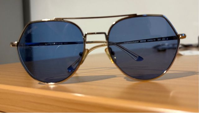 Occhiale da sole Unofficial con lente azzurra