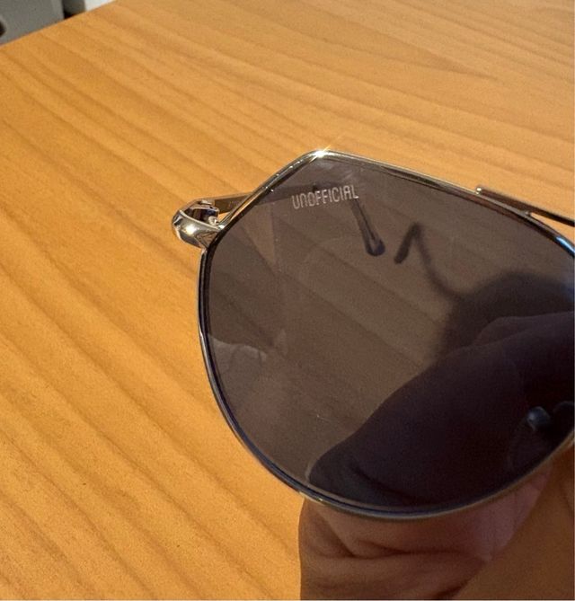 Occhiale da sole Unofficial con lente azzurra