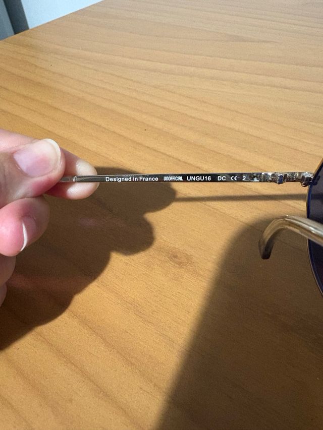 Occhiale da sole Unofficial con lente azzurra