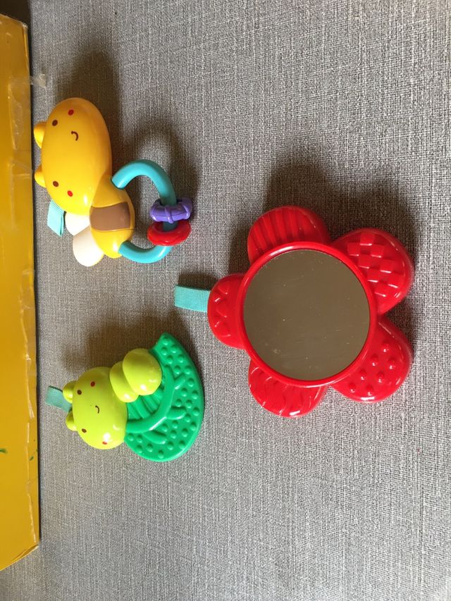 Polo Lacoste niño rayas multicolor + juguetes.