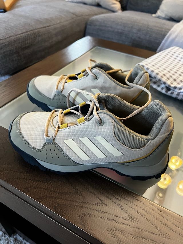 Sneakers per bambini Adidas taglia 34