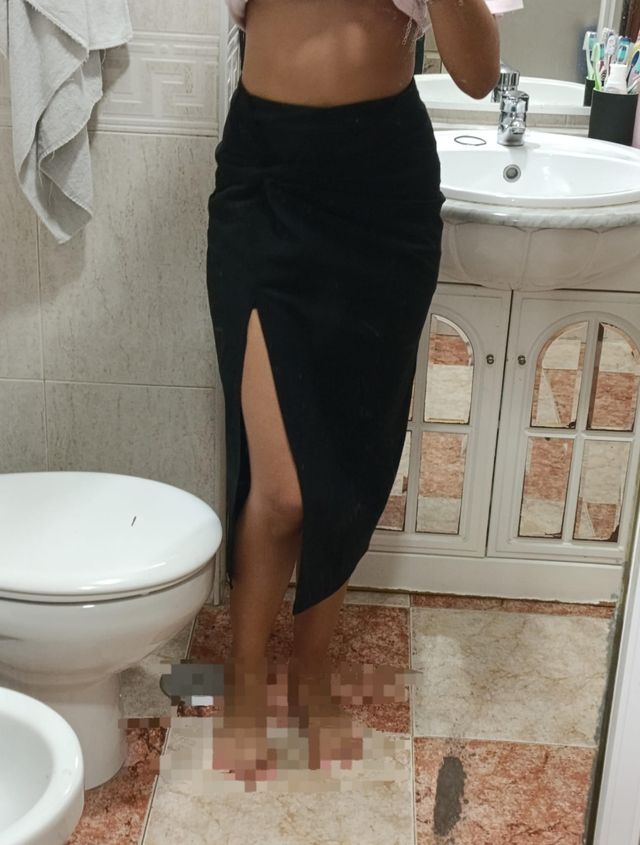 Falda midi negra abertura delantera