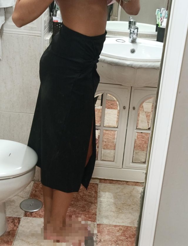Falda midi negra abertura delantera