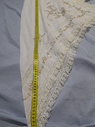 Manteletas  de niña blancas y doradas