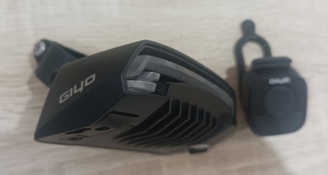 Luz trasera bicicleta Giyo con mando a distancia.