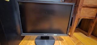 Ordenador Asus - Torre, monitor y teclado