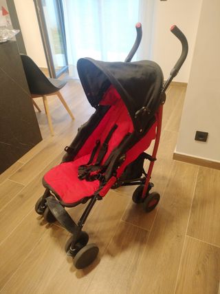 Carrito Chicco bebé con plástico para lluvia.