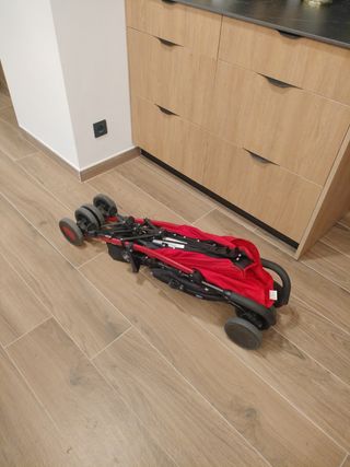 Carrito Chicco bebé con plástico para lluvia.