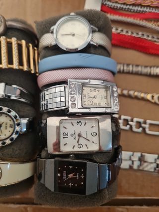 18 Relojes pulsera