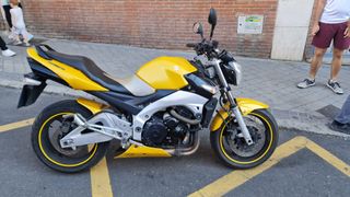 Moto Suzuki GSR 600 2008