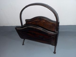 Revistero madera y metal vintage