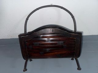 Revistero madera y metal vintage