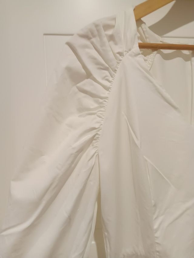Vestido blanco manga abullonada